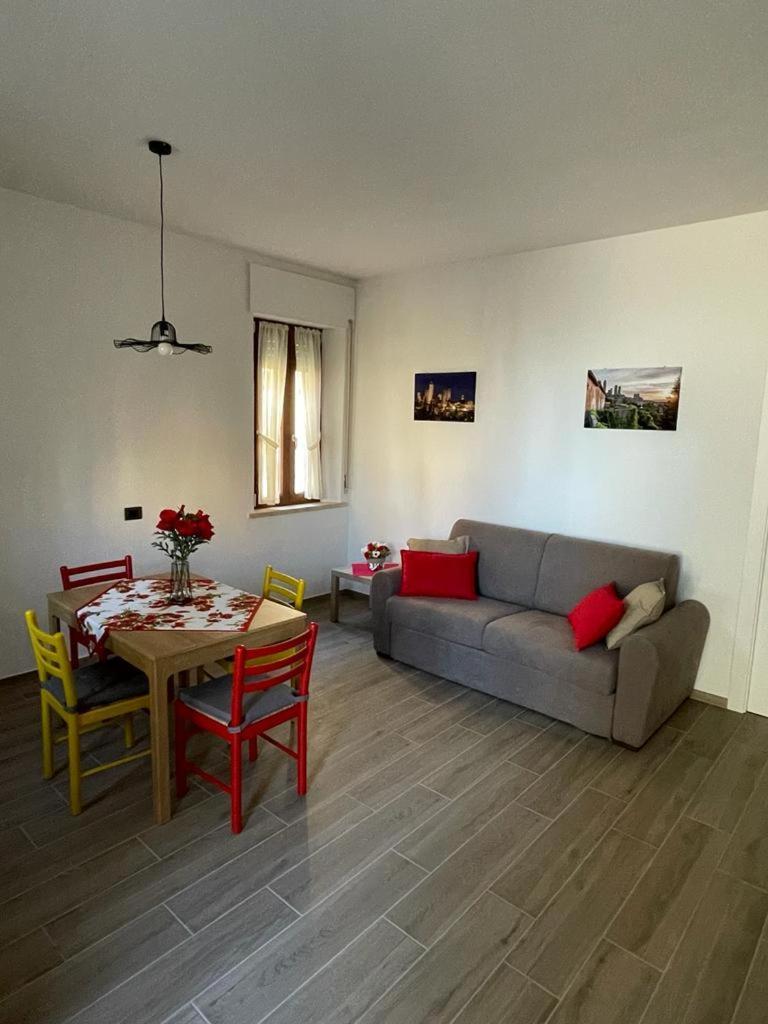 Apartamento La Casina Di Cinzia San Gimignano Exterior foto